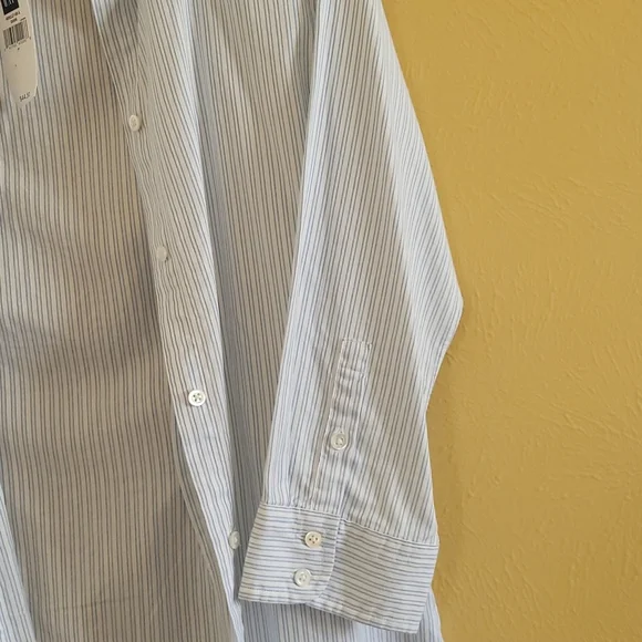 GAP-Women's button-down shirt - Picture 5 of 13